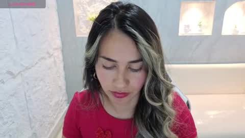 Snapshot of liat_white_tx chatting on 10/01/25, 01:06 Online 800 to 1400 online show from 10/01/25, 01:06