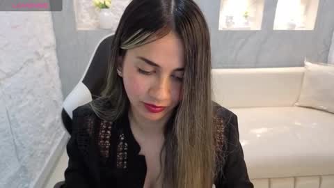 Snapshot of liat_white_tx chatting on 10/02/25, 01:18 Online 800 to 1400 online show from 10/02/25, 01:18