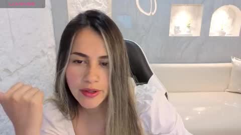 Snapshot of liat_white_tx chatting on 10/06/25, 01:08 Online 800 to 1400 online show from 10/06/25, 01:08