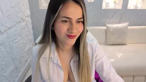 Snapshot of liat_white_tx chatting on 10/16/25, 01:12 Online 800 to 1400 online show from 10/16/25, 01:12