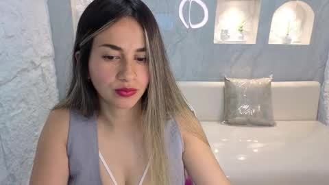 Snapshot of liat_white_tx chatting on 10/18/25, 01:12 Online 800 to 1400 online show from 10/18/25, 01:12