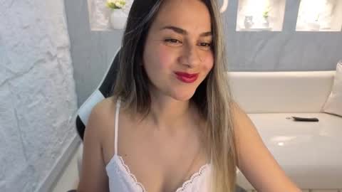 Snapshot of liat_white_tx chatting on 10/23/25, 02:27 Online 800 to 1400 online show from 10/23/25, 02:27