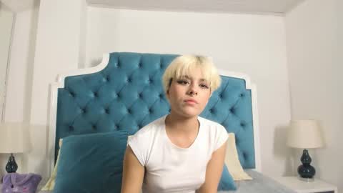 Lia Vivumi  online show from 10/16/25, 12:06