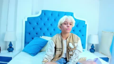 Lia Vivumi  online show from 10/18/25, 12:17