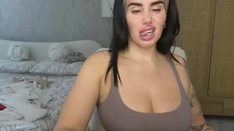 Snapshot of libbyloveheartx chatting on 10/21/25, 10:16 Libby online show from 10/21/25, 10:16