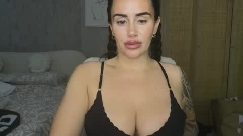 Snapshot of libbyloveheartx chatting on 10/25/25, 08:22 Libby online show from 10/25/25, 08:22