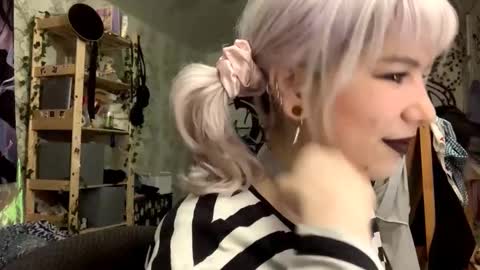 Lola online show from 09/12/25, 07:03