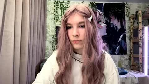 Lola online show from 09/28/25, 07:19