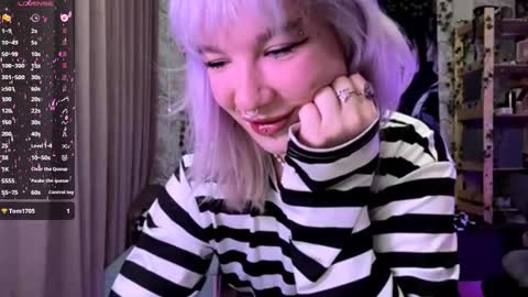 Lola online show from 10/10/25, 07:35