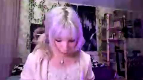 Lola online show from 10/11/25, 07:01