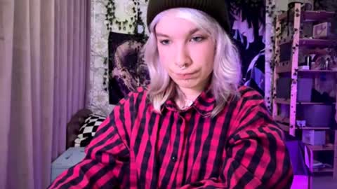 Lola online show from 10/12/25, 07:02