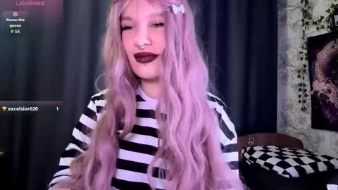 Lola online show from 10/17/25, 07:38