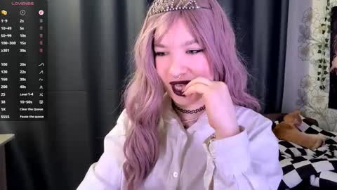 Lola online show from 10/22/25, 08:52