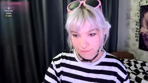 Lola online show from 10/27/25, 06:12