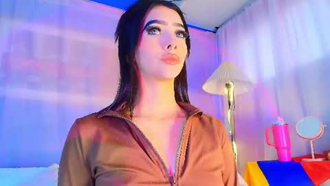 Valentina Hall online show from 06/19/26, 11:47