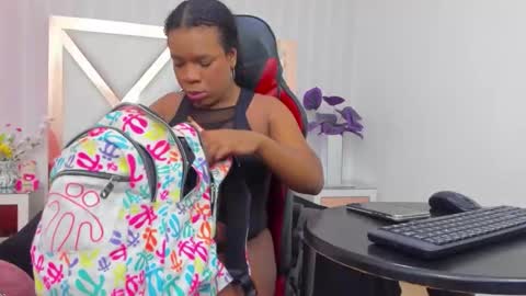 licyevans1 online show from 11/29/25, 07:06