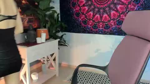 Hey My name is Lida online show from 06/30/26, 09:32