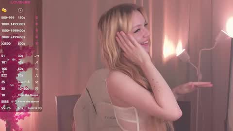 Snapshot of light_babessss chatting on 12/14/25, 02:44 Sofia online show from 12/14/25, 02:44