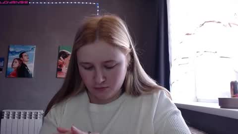 light_lunaa online show from 10/20/25, 05:30