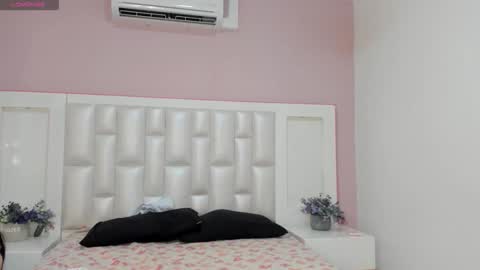 Snapshot of liia_collins chatting on 04/09/26, 05:51 Lia online show from 04/09/26, 05:51