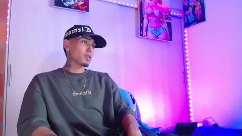 Snapshot of liiaam_lee_ chatting on 11/18/25, 02:54 Daniel online show from 11/18/25, 02:54