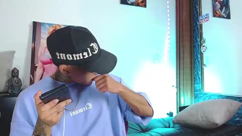 Snapshot of liiaam_lee_ chatting on 11/23/25, 01:55 Daniel online show from 11/23/25, 01:55