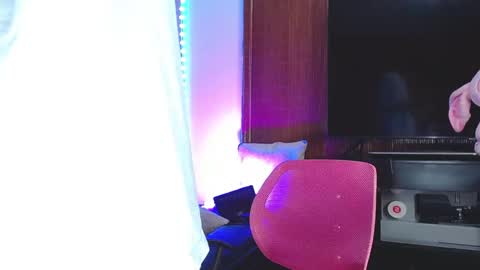 Snapshot of liiaam_lee_ chatting on 11/28/25, 12:13 Daniel online show from 11/28/25, 12:13