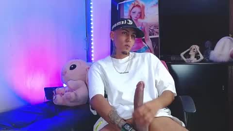 Snapshot of liiaam_lee_ chatting on 11/30/25, 12:03 Daniel online show from 11/30/25, 12:03