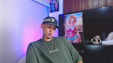 Snapshot of liiaam_lee_ chatting on 11/30/25, 07:40 Daniel online show from 11/30/25, 07:40