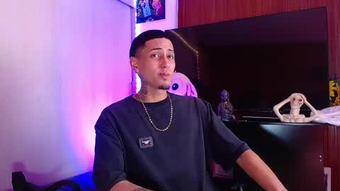 Snapshot of liiaam_lee_ chatting on 12/04/25, 06:27 Daniel online show from 12/04/25, 06:27