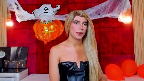 liiacollins online show from 10/21/25, 08:20