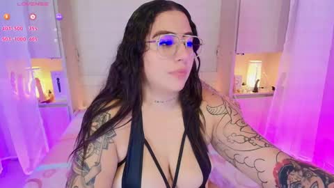 Snapshot of liiavega chatting on 02/10/25, 02:48 online show from 02/10/25, 02:48