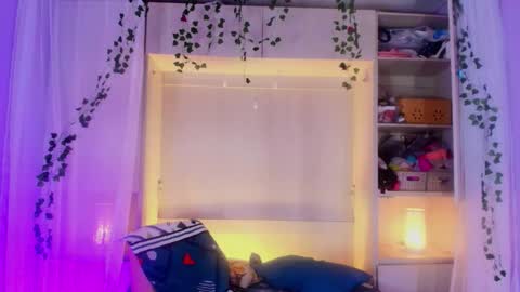 Snapshot of liiavega chatting on 09/13/25, 12:05 online show from 09/13/25, 12:05