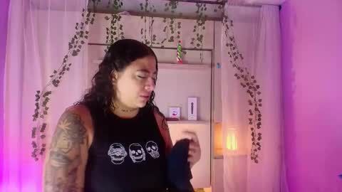 Snapshot of liiavega chatting on 09/15/25, 11:43 online show from 09/15/25, 11:43