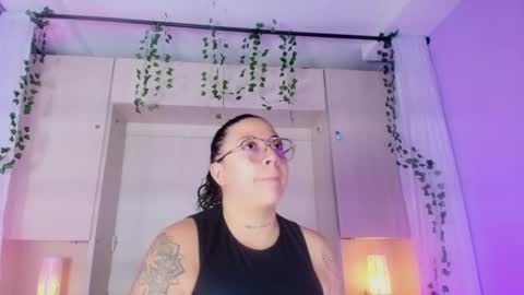 Snapshot of liiavega chatting on 09/16/25, 11:44 online show from 09/16/25, 11:44