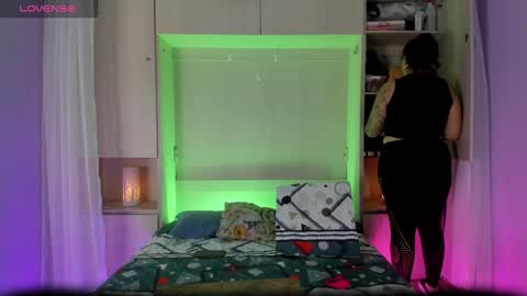 Snapshot of liiavega chatting on 09/29/25, 11:37 online show from 09/29/25, 11:37