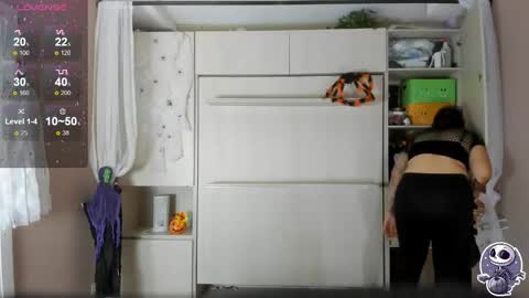 Snapshot of liiavega chatting on 10/11/25, 11:42 online show from 10/11/25, 11:42