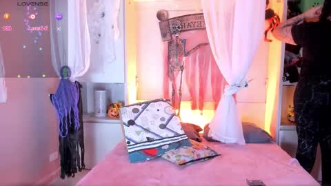 Snapshot of liiavega chatting on 10/15/25, 11:43 online show from 10/15/25, 11:43