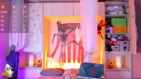 Snapshot of liiavega chatting on 10/16/25, 11:44 online show from 10/16/25, 11:44