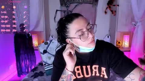 Snapshot of liiavega chatting on 10/22/25, 11:43 online show from 10/22/25, 11:43