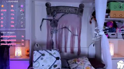 Snapshot of liiavega chatting on 10/23/25, 11:42 online show from 10/23/25, 11:42