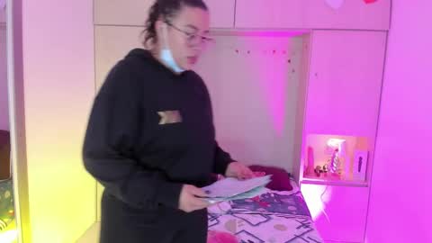 Snapshot of liiavega chatting on 10/24/25, 11:39 online show from 10/24/25, 11:39