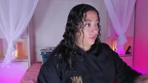 Snapshot of liiavega chatting on 11/11/25, 11:43 online show from 11/11/25, 11:43