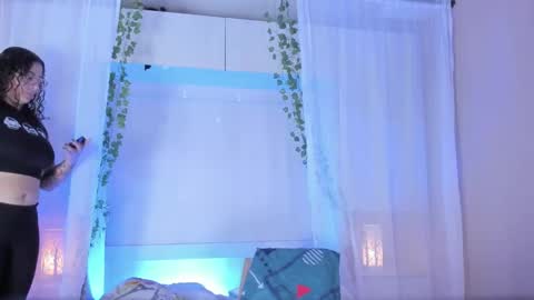 Snapshot of liiavega chatting on 11/16/25, 12:00 online show from 11/16/25, 12:00