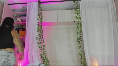 Snapshot of liiavega chatting on 11/17/25, 11:49 online show from 11/17/25, 11:49