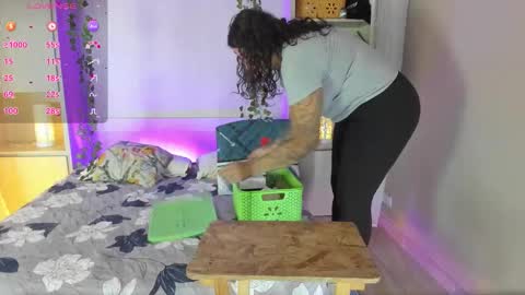 Snapshot of liiavega chatting on 11/18/25, 11:36 online show from 11/18/25, 11:36