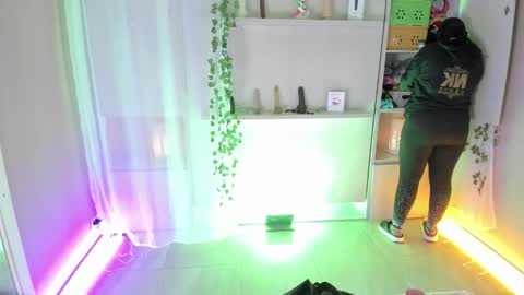 Snapshot of liiavega chatting on 11/21/25, 11:42 online show from 11/21/25, 11:42