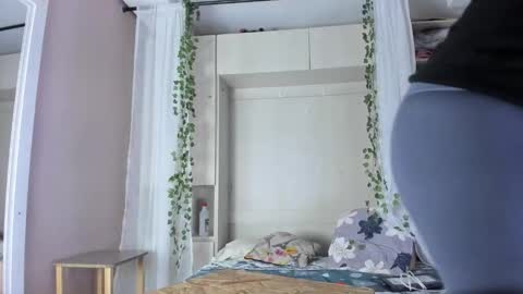 Snapshot of liiavega chatting on 11/28/25, 11:35 online show from 11/28/25, 11:35