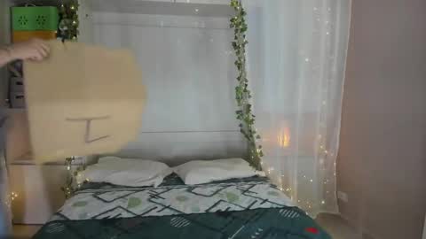 Snapshot of liiavega chatting on 12/15/25, 11:36 online show from 12/15/25, 11:36