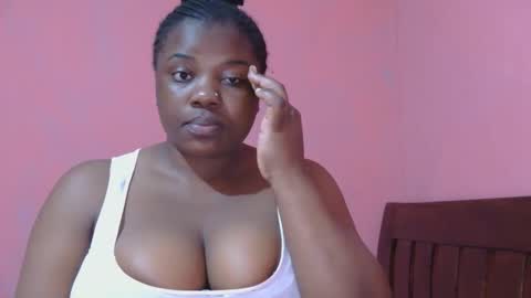 Snapshot of liilcutiee chatting on 10/19/25, 09:43 Lily online show from 10/19/25, 09:43